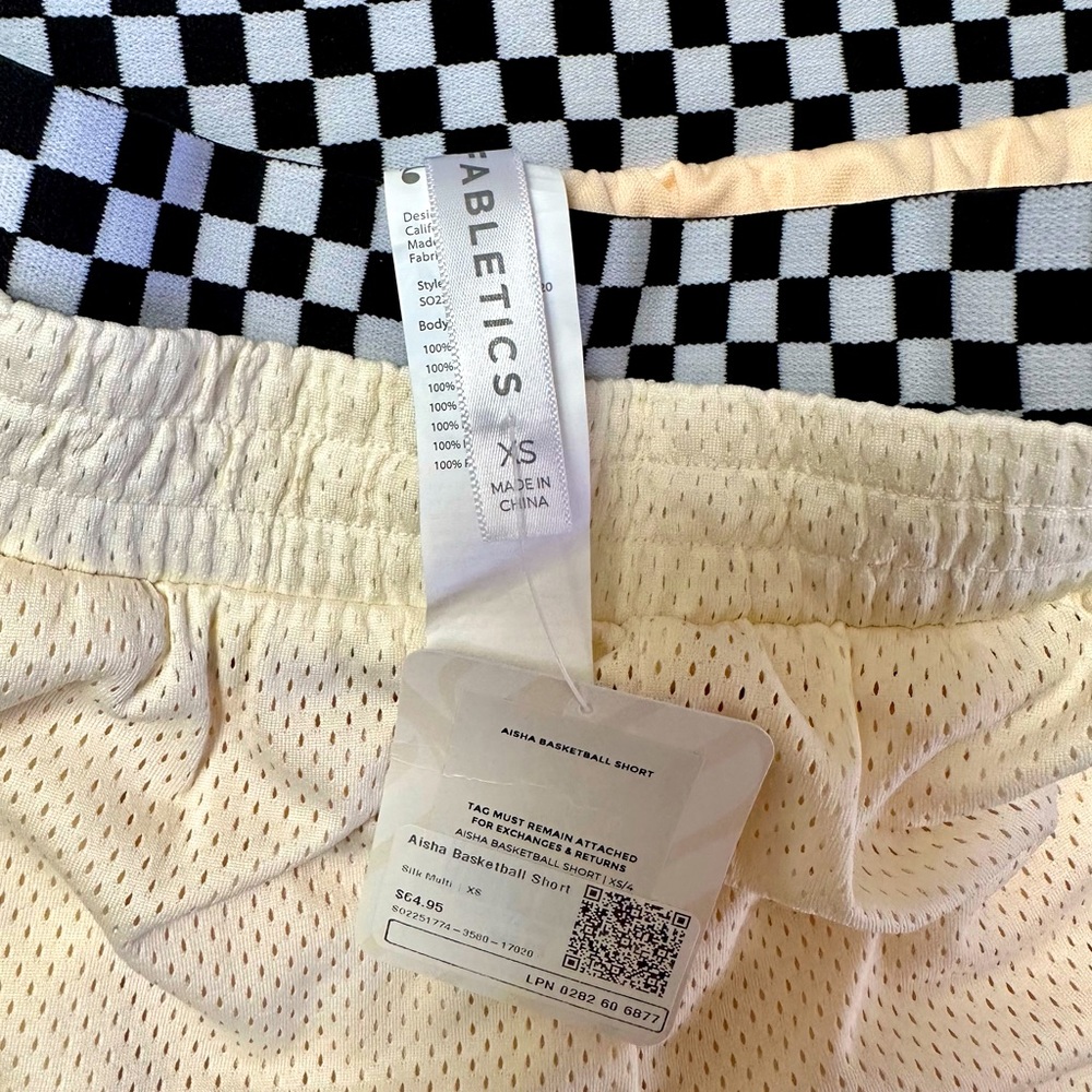 ~ Fabletics Three-Point Basketball Short - Picture 6 of 6